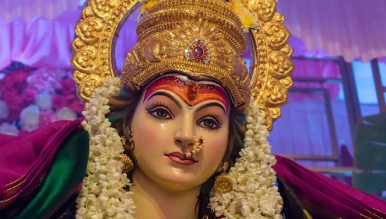 धार्मिक मान्यता है कि सावन के प्रत्येक मंगलवार को विवाहित महिलाएं माता मंगला गौरी (देवी पार्वती) का व्रत रखती हैं।