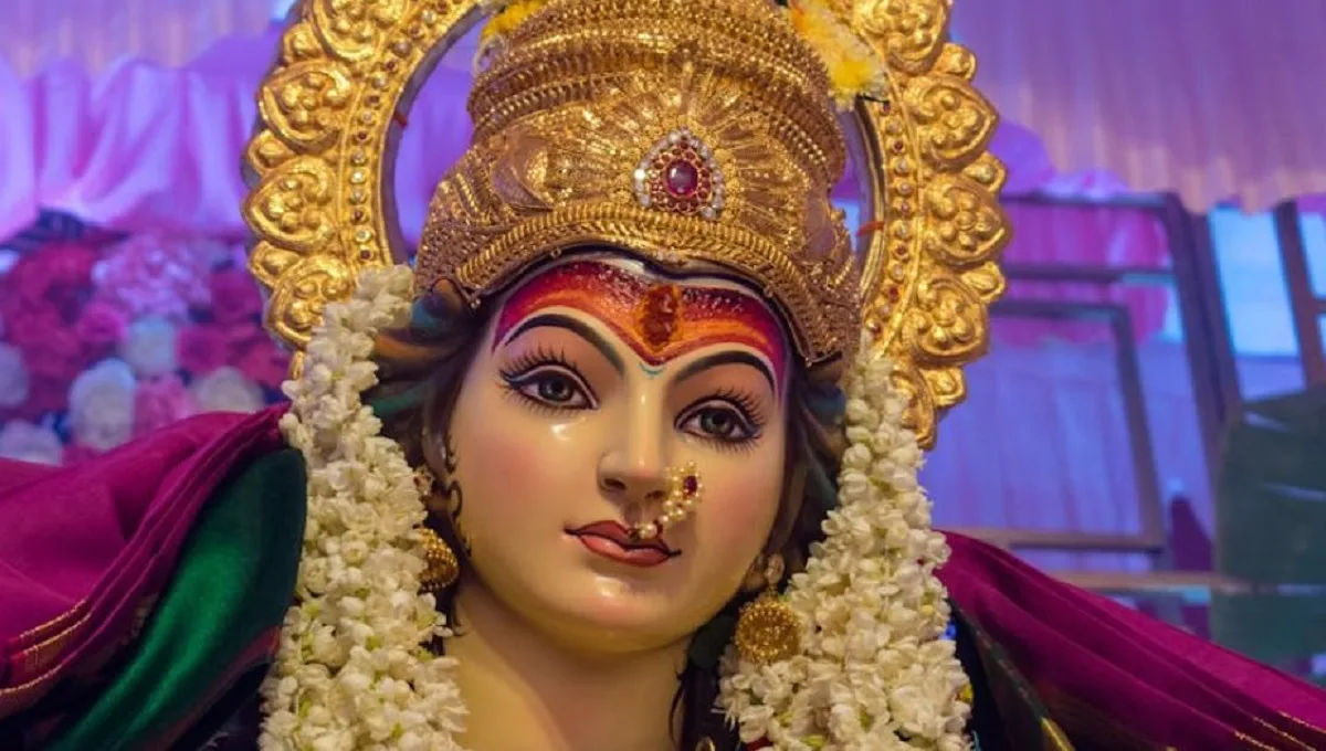 धार्मिक मान्यता है कि सावन के प्रत्येक मंगलवार को विवाहित महिलाएं माता मंगला गौरी (देवी पार्वती) का व्रत रखती हैं।