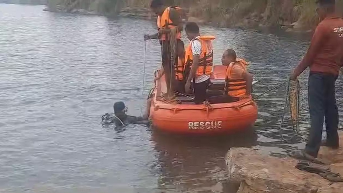 72 घंटे से गहराई में लापता है युवक, अब कांग्रेस के इस नेता ने CM से मांगी नौसेना के डीप डाइवर्स की मदद