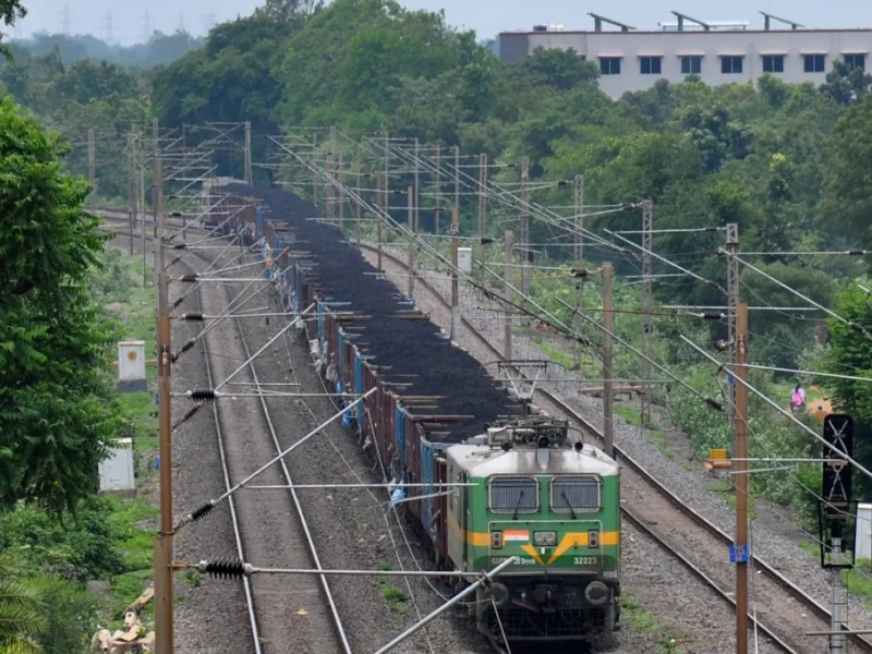 Railway: भारतीय रेल का शानदार प्रदर्शन: जुलाई 2026 में माल ढुलाई 9% बढ़ी, राजस्व और पैसेंजर ट्रैफिक में भी जबरदस्त उछाल