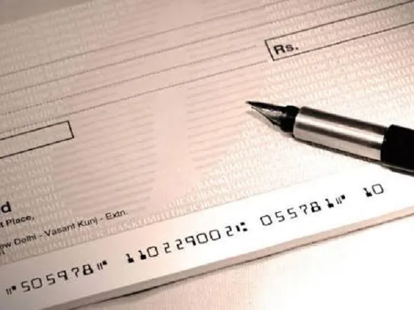 RBI Cheque Rule: बदलनी होगी चेकबुक? चेक से पेमेंट करने वालों के लिए जरूरी खबर