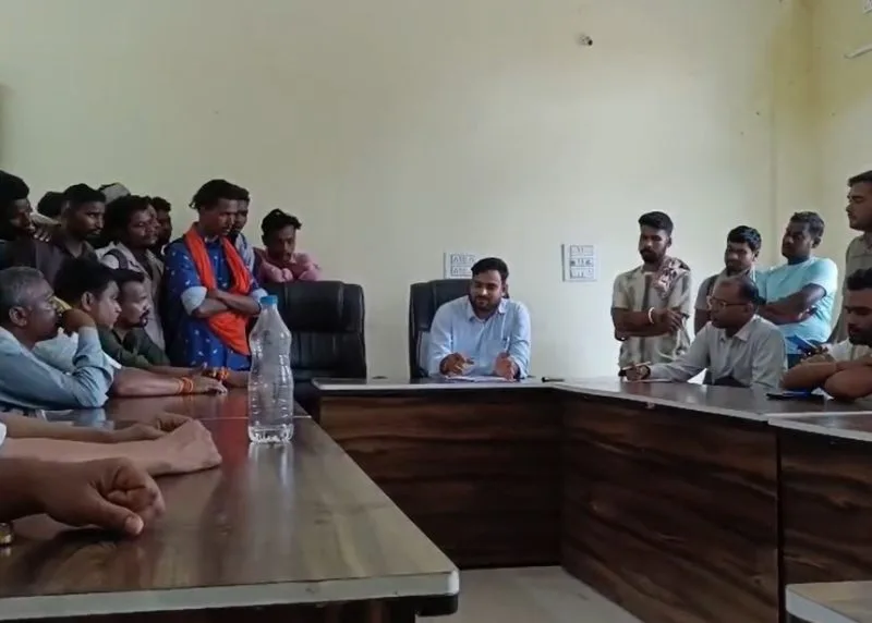 Workers complaint against SKA company at SECL Chhal open cast mine in Raigarh
