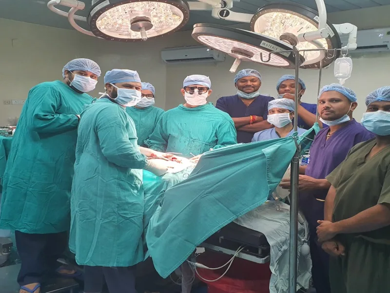 Raipur Lung Surgery: खांसी के साथ खून आ रहा था, फिर डॉक्टरों ने किया कमाल, रायपुर में 20 दिन में फेफड़ों की 9 जटिल सर्जरी