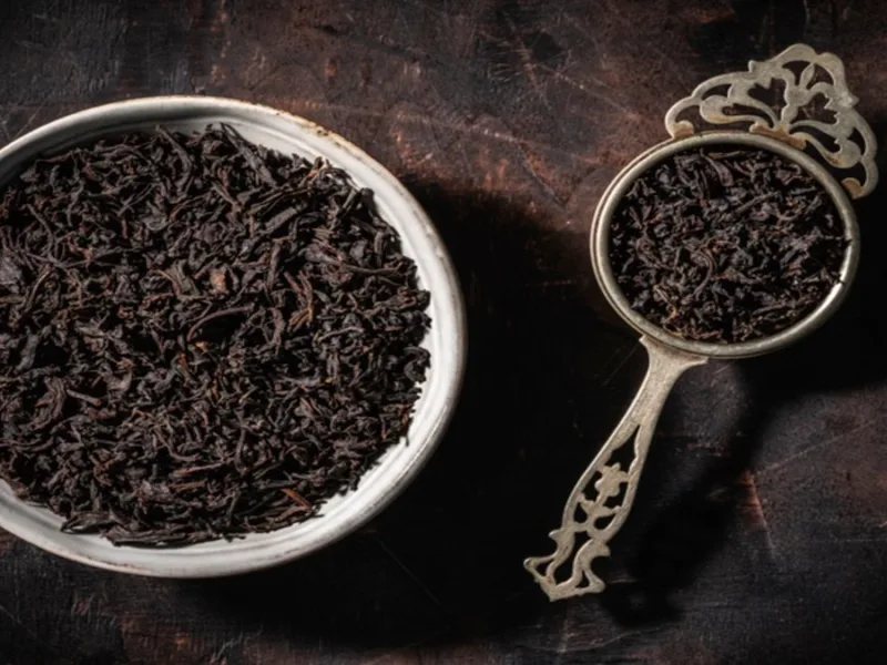 Home test for detecting iron particles in tea leaves using a magnet