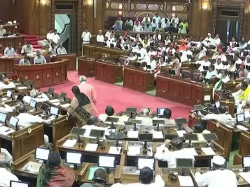 UP Assembly: हंगामे की भेंट चढ़ा मानसून सत्र, अनिश्चितकाल के लिए स्थगित; जानें 3 दिनों में क्या-क्या हुआ