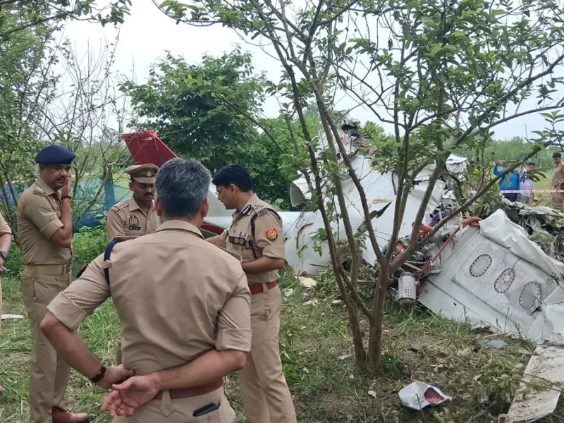 कानपुर के नत्था पुरवा में दुर्घटनाग्रस्त चार सीटर ट्रेनिंग विमान