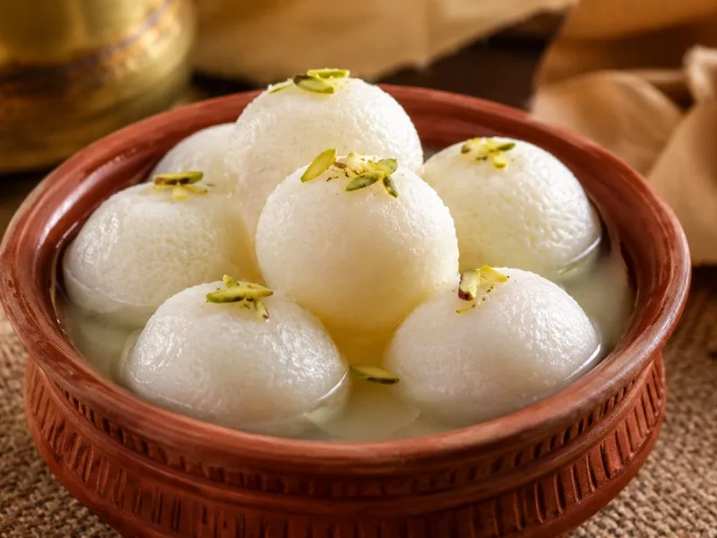 Rasgulla History: बंगाल में कैसे हुई रसगुल्ले की शुरुआत? जानिए पुर्तगालियों और छेने से जुड़ा दिलचस्प इतिहास