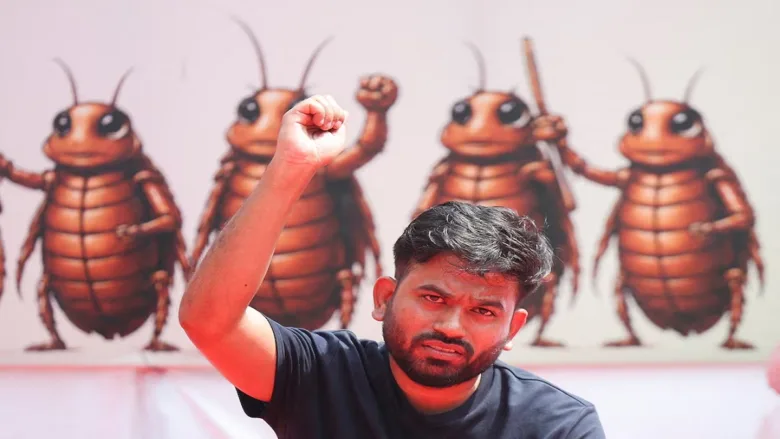 कॉकरोच जनता पार्टी के संस्थापक अभिजीत दिपके और सोशल मीडिया विवाद