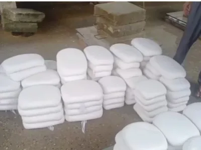 analogue paneer seized: एनालॉग पनीर की बिक्री पर रोक के बाद अंबिकापुर में बड़ी कार्यवाही, राजहंस ट्रेवल्स की बस से डेढ़ क्विंटल एनालॉग पनीर बरामद