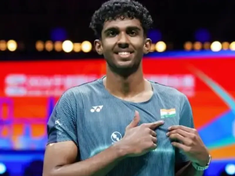 Badminton World Championship: भारत के आयुष शेट्टी ने वर्ल्ड चैंपियन चीन के शी यू ची को हराया, पीवी सिंधु भी जीतीं