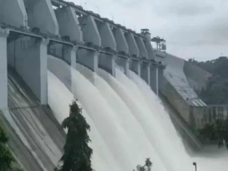 Bango Dam flood alert: बांगो डैम के 5 गेट खुले, हसदेव नदी में छोड़ा गया 3005 क्यूसेक पानी, 35 गांवों में बाढ़ का अलर्ट