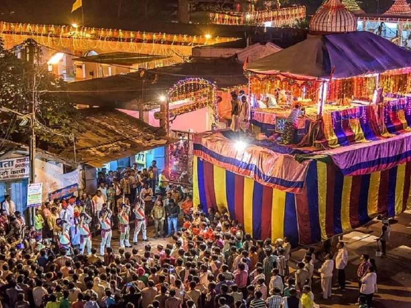 जगदलपुर स्थित मां दंतेश्वरी मंदिर में बस्तर दशहरा के दौरान पाट जात्रा और अन्य पारंपरिक रस्में अदा की जाती हैं।