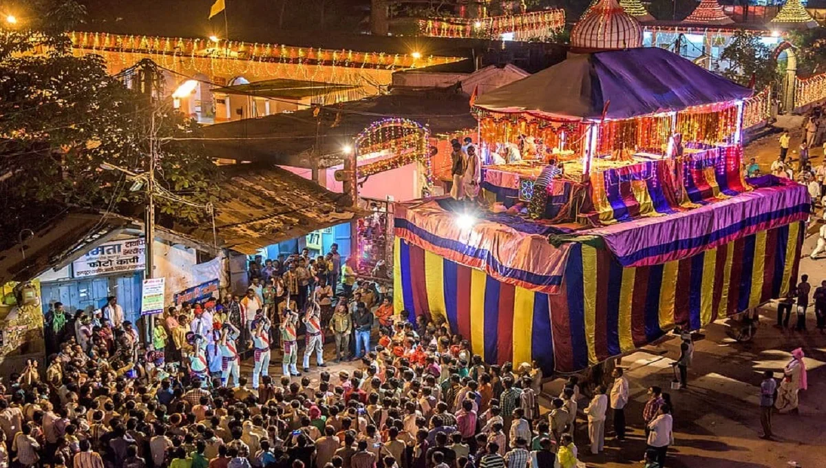 जगदलपुर स्थित मां दंतेश्वरी मंदिर में बस्तर दशहरा के दौरान पाट जात्रा और अन्य पारंपरिक रस्में अदा की जाती हैं।
