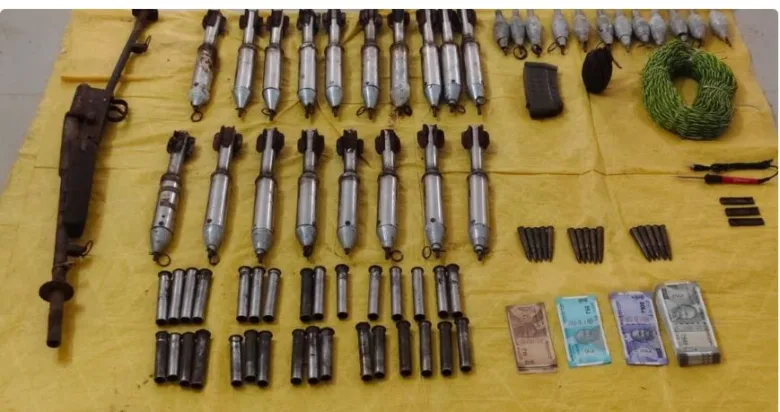 Bijapur Maoist Arrested: बीजापुर में नक्सल डंप के साथ एक माओवादी गिरफ्तार, बीजीएल लांचर सहित विस्फोटकों का जखीरा बरामद
