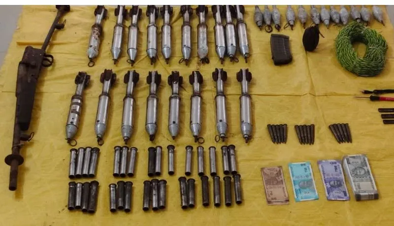 Bijapur Maoist Arrested: बीजापुर में नक्सल डंप के साथ एक माओवादी गिरफ्तार, बीजीएल लांचर सहित विस्फोटकों का जखीरा बरामद