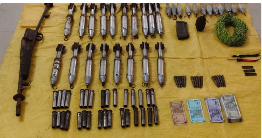 Bijapur Maoist Arrested: बीजापुर में नक्सल डंप के साथ एक माओवादी गिरफ्तार, बीजीएल लांचर सहित विस्फोटकों का जखीरा बरामद