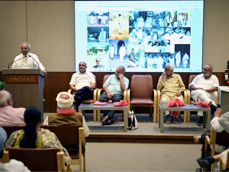 chandrashekhar-birth-centenary seminar: आज विचार पीछे और नेता आगे हैं.. रायपुर में चंद्रशेखर जन्मशती संगोष्ठी में लोकतंत्र और समाजवाद पर मंथन, विचार संवाद में वक्ताओं ने याद किया,कहा-असहमति और विमर्श के लीडर थे चंद्रशेखरजी