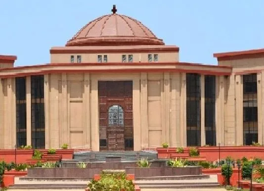 स्वास्थ्य सचिव अमित कटारिया को हाईकोर्ट का अवमानना नोटिस, जानें क्या है मामला