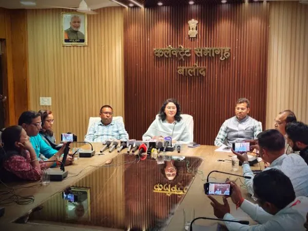 Balod: कलेक्टर ने पूछे सवाल, तो ग्रामीण स्वास्थ्य संयोजक ने कर दी  अभद्रता, हुआ निलंबित