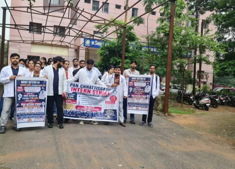 प्रदेश भर में जारी है डॉक्टरों का प्रदर्श