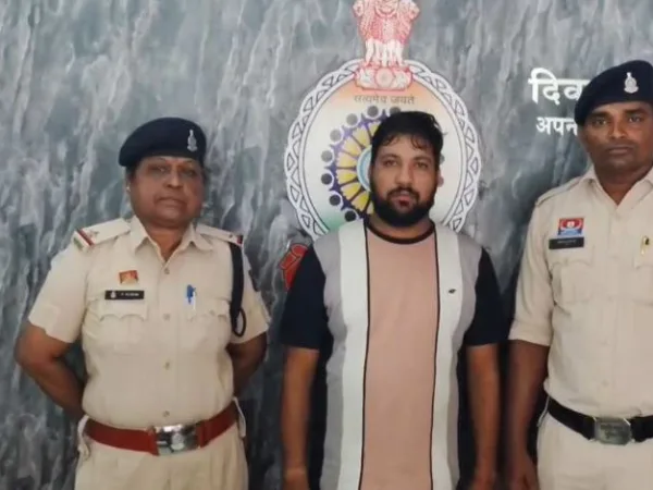 Fraudulent Death Claim: फेक डेथ सर्टिफिकेट बनाकर बीमा कंपनी को लगाया चूना, बंधन बैंक का पूर्व कैशियर धराया