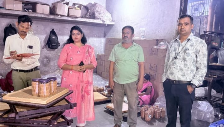 Bhilai: खाद्य विभाग की बड़ी कार्रवाई, गंदगी में बन रहा था मैसूर पाक-बर्फी, लाइसेंस नहीं मिलने पर फूड प्रोडक्ट संस्थान किया सील