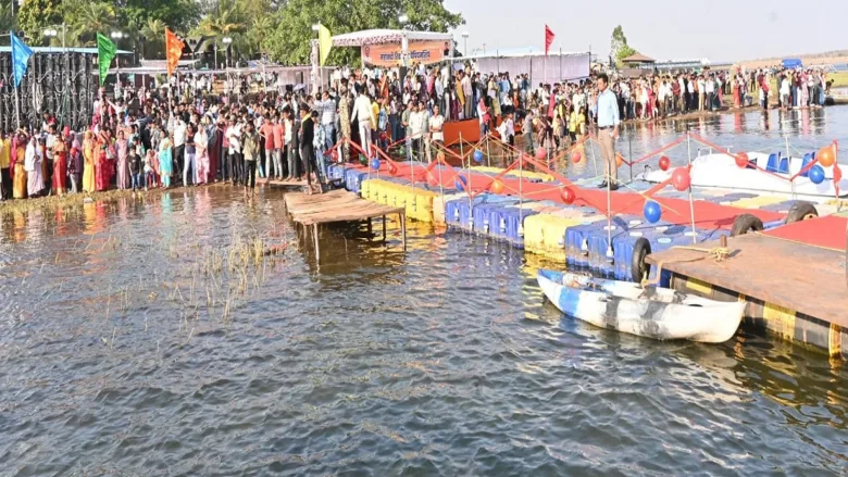 धमतरी के गंगरेल बांध में वॉटर बोटिंग करते पर्यटक और खूबसूरत प्राकृतिक नजारा