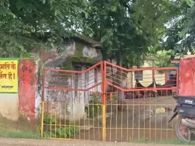 Kawardha: छात्रा की मौत के बाद हटाई गईं छात्रावास अधीक्षिका, परिजनों ने कहा- सिर्फ खानापूर्ति, 7वीं की छात्रा की गयी थी जान