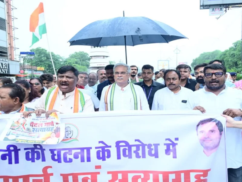 CG News: हल्द्वानी में खड़गे के मंच ‘शुद्धीकरण’ के विरोध में कांग्रेस का सत्याग्रह, भूपेश बघेल का बीजेपी पर तंज- “दलितों से इतनी घृणा है तो बस, ट्रेन और भोजन भी छोड़ दें”