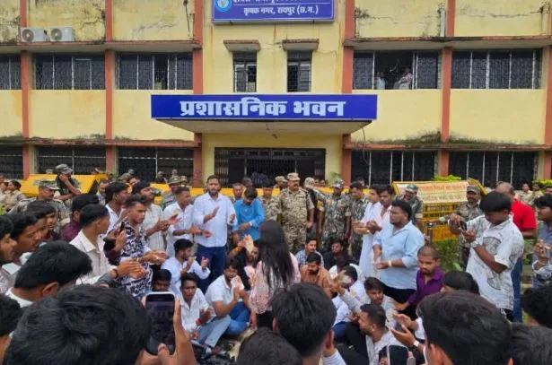 IGKV Paper Leak: IGKV का जेनेटिक्स का पेपर भी लीक, अब तक 3 परीक्षाएं रद्द, एक ही कॉलेज पर लटकी तलवार