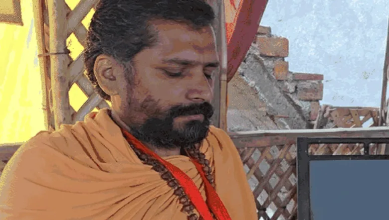 निर्मोही अखाड़े के महामंडलेश्वर और सदावल मार्ग स्थित दादूराम आश्रम के संचालक ज्ञान दास महाराज के खिलाफ एक युवती की शिकायत पर दुष्कर्म, मारपीट और जान से मारने की धमकी देने की धाराओं में FIR दर्ज की गई है।