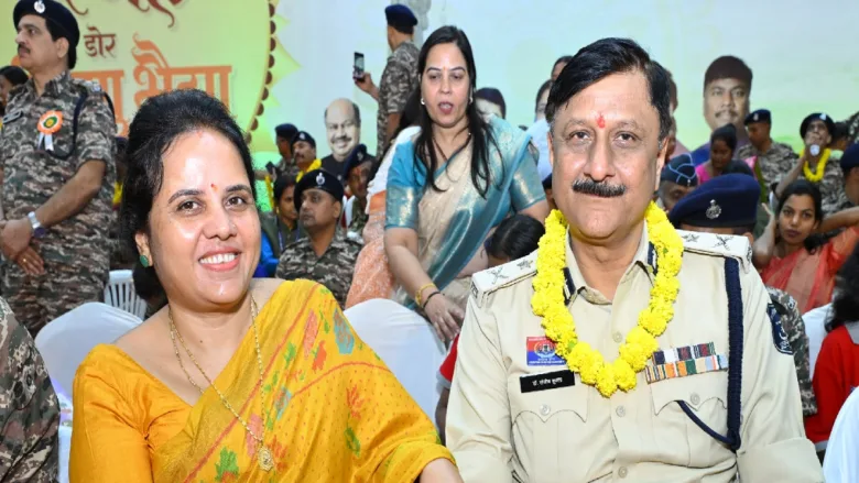 Raipur Mayor Meenal Chaubey tying Rakhi to Police Commissioner Dr Sanjeev Shukla at Balbir Singh Juneja Indoor Stadium