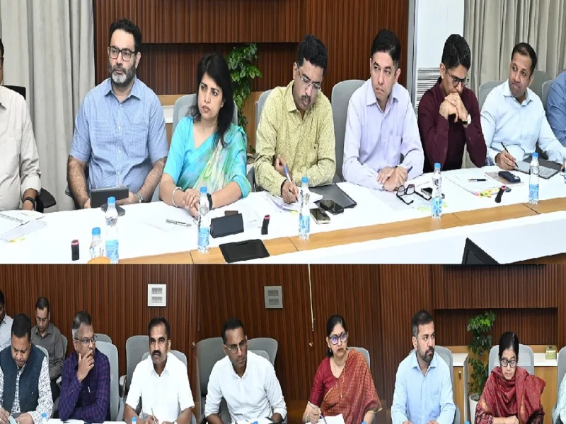 छत्तीसगढ़ मंत्रालय में मुख्य सचिव विकासशील द्वारा ली जा रही समीक्षा बैठक