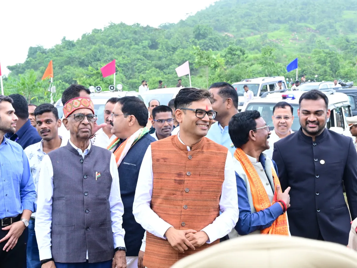 CG News: रायगढ़ नगर वन बनेगा ऑक्सीजन हब और पर्यटन केंद्र, स्वतंत्रता दिवस पर वित्त मंत्री ने किया पौधरोपण