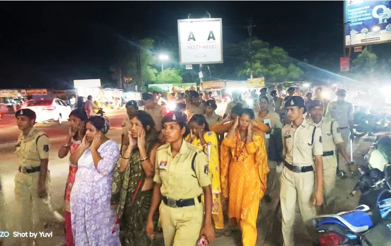 आदतन अपराधी को छुड़ाने पुलिस से भिड़े परिजन
