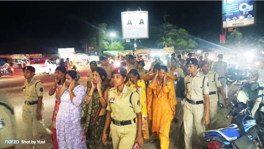 आदतन अपराधी को छुड़ाने पुलिस से भिड़े परिजन