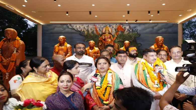 भाजपा के राष्ट्रीय पदाधिकारी चुने जाने के पश्चात रायपुर मुख्यालय पहुंचे रूपकुमारी और दीपक म्हस्के