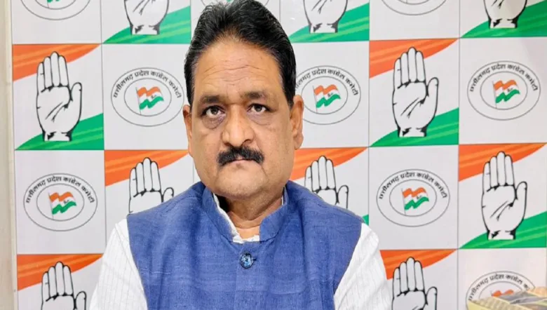 प्रदेश कांग्रेस संचार विभाग के अध्यक्ष सुशील आनंद शुक्ला ने आरोप लगाया है कि राज्य में पूरी तरह से प्रशासनिक अराजकता हावी है और सरकार का नौकरशाही पर से नियंत्रण खत्म हो चुका है।