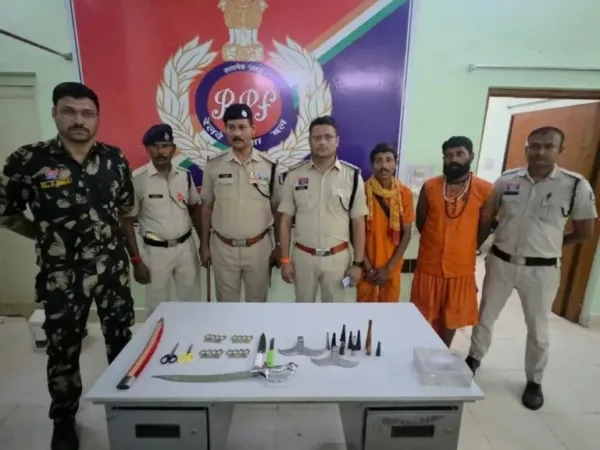 Bilaspur: आजादी के जश्न से पहले सुरक्षा बलों ने पकड़ी हथियारों की खेप, बाबा धाम यात्रा की आड़ में हो रही थी धारदार और घातक अस्त्रों की तस्करी