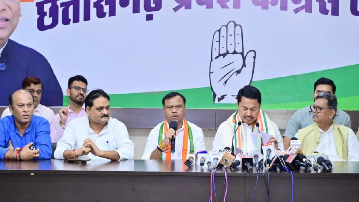Congress leader Nana Patole addressing a press conference in Raipur regarding flaws in the caste census format