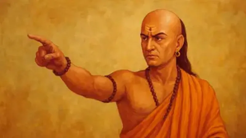 Chanakya Niti: इन 5 रिश्तेदारों से रहें सावधान, चाणक्य ने बताया क्यों हो सकते हैं नुकसानदायक