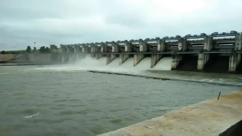 Gangrel Dam full of water and farmers demanding irrigation water in Chhattisgarh
