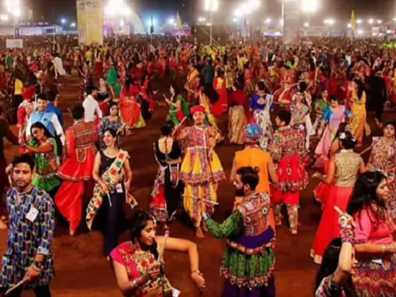 Garba Entry Controversy: ‘पहले पहचान जांचें, हनुमान चालीसा पढ़ें’, गरबा में मुस्लिमों की एंट्री पर नितेश राणे का बड़ा बयान, जानिए क्या है पूरा विवाद