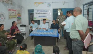 Korba: डीएमएफ के खर्चों को लेकर हाईकोर्ट में चल रही सुनवाई के बीच खनन प्रभावित गांवों में पहुंचे कलेक्टर