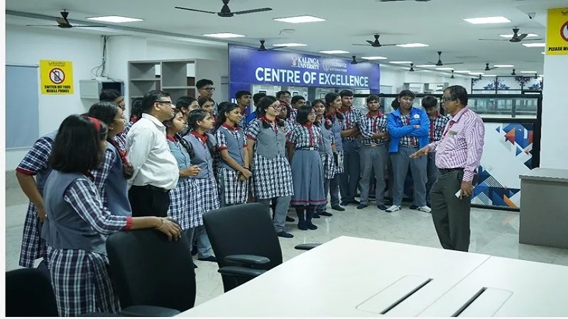 कलिंगा विश्वविद्यालय में नवाचार से रूबरू हुए पीएम श्री केंद्रीय विद्यालय के छात्र