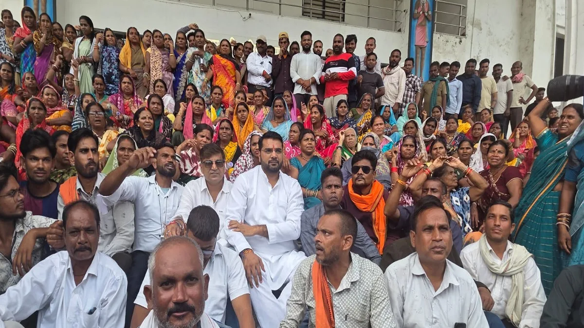 CG News: भाटागांव सब्जी बाजार के व्यापारियों पर कार्रवाई के खिलाफ नगर निगम में हल्ला बोल