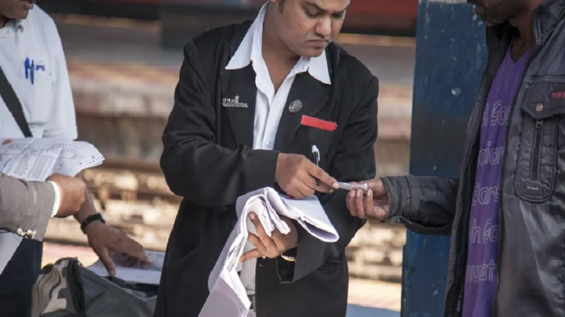 ट्रेन में टिकट लेकर भी माने जा सकते हैं बेटिकट! यात्रा से पहले जान लें रेलवे के ये निर्देश