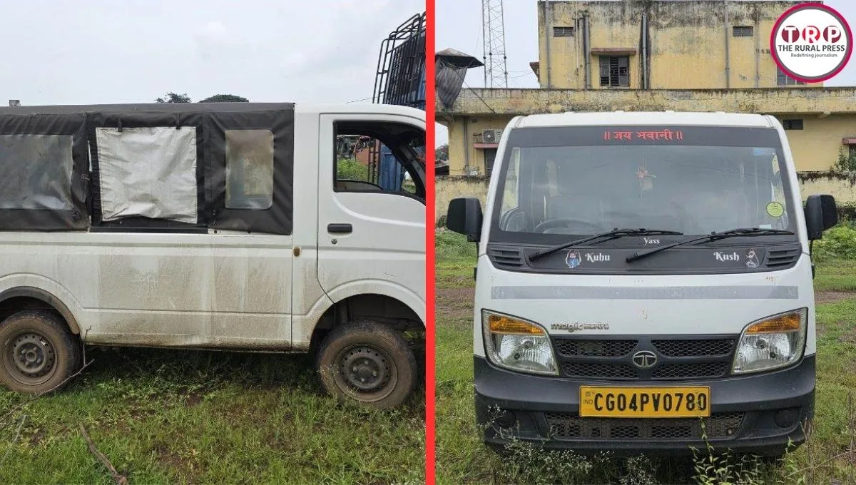 Dead body found wrapped in a sheet inside Tata Magic in Dharsiwa Raipur