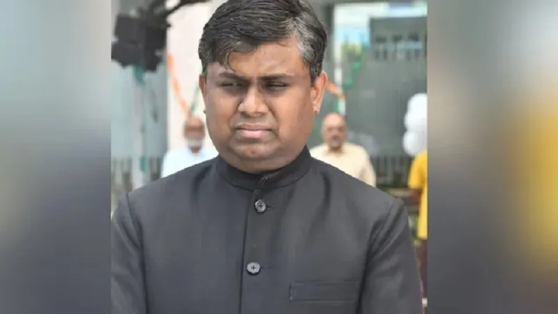जानें कौन हैं IIT कानपुर से पढ़े IAS रणवीर प्रसाद, जो संभालेंगे उर्जा विभाग की कमान