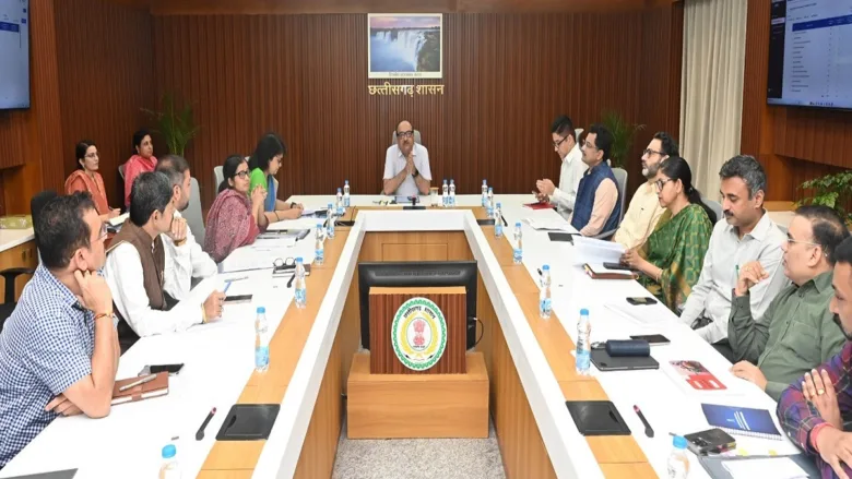 Chhattisgarh Chief Secretary Vikashsheel addressing the high-level meeting at Mahanadi Bhawan Raipur.